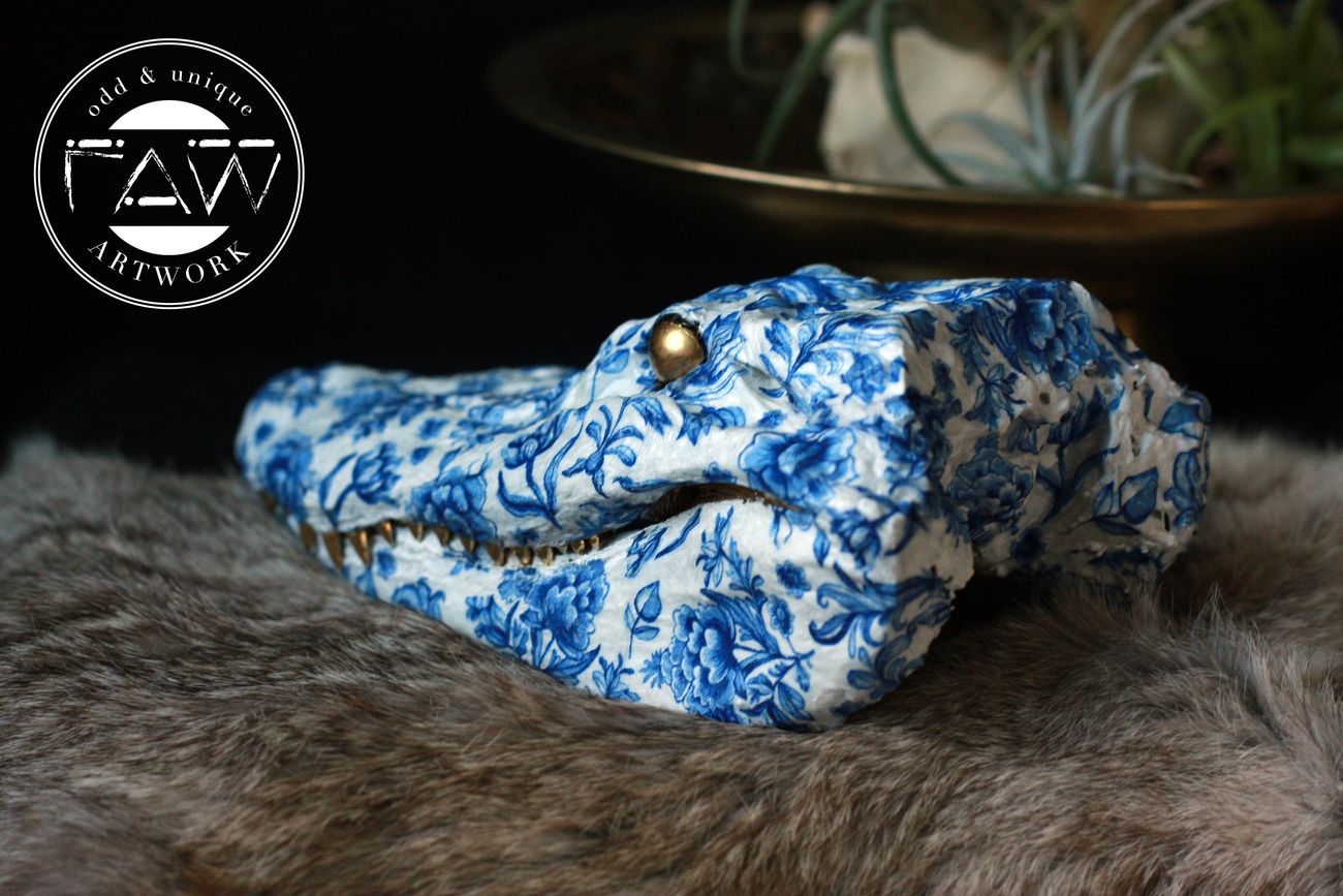 Blue Delft Gator